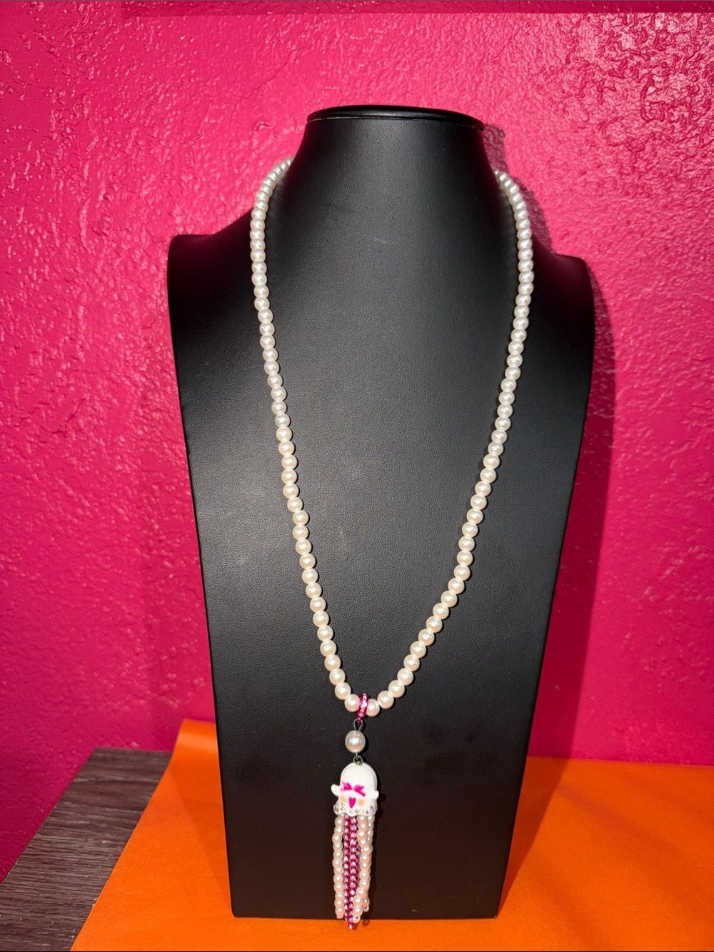 NWT Betsey Johnson white/pink sparkling ghost necklace. Faux pearls.